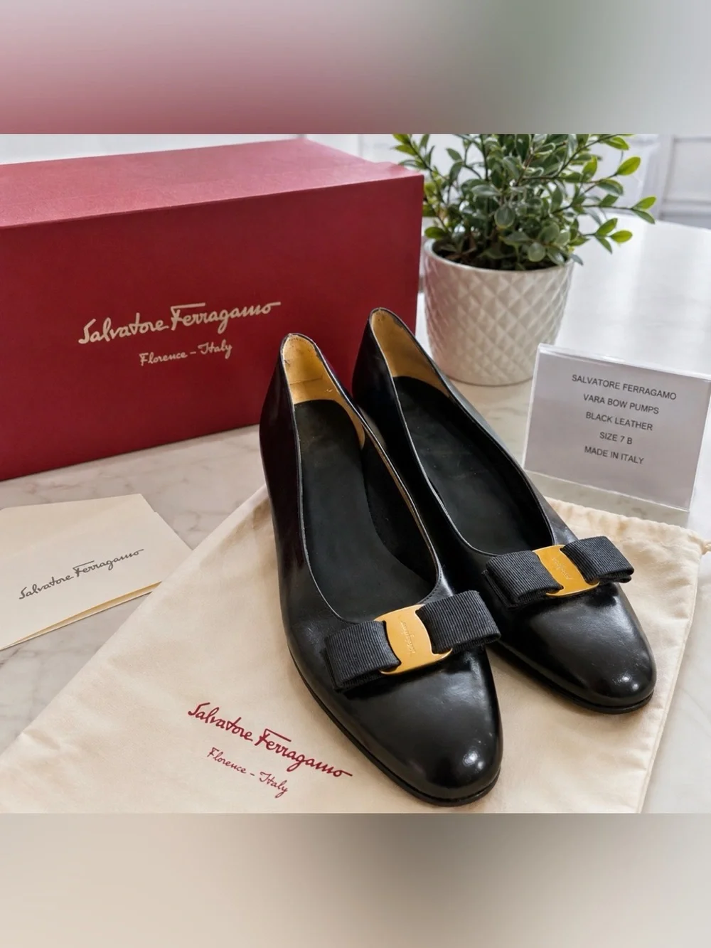 Salvatore Ferragamo size 8.5 AA black shoes